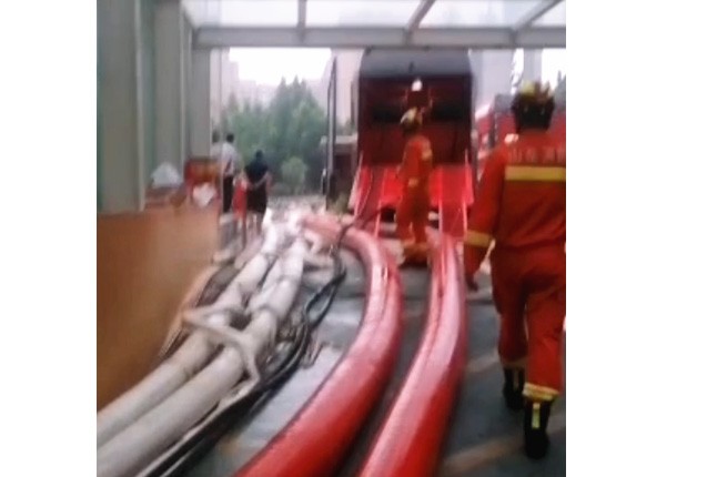 龙吸水和神龙潜水泵一起排水,加油!